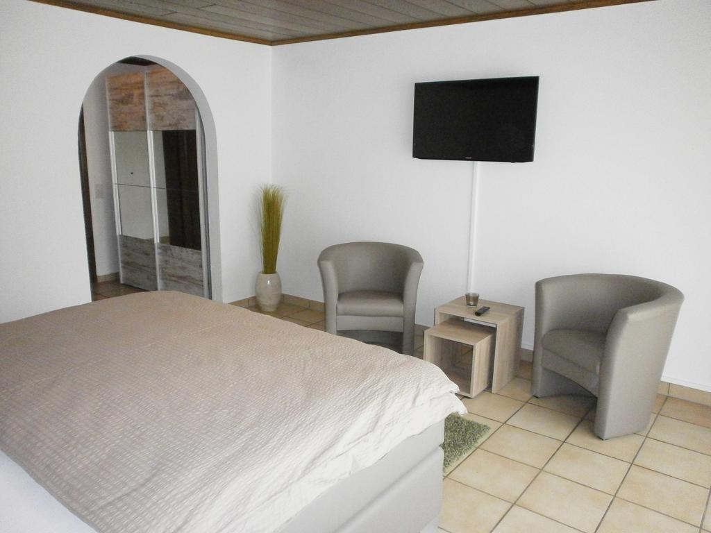 Gaestehaus Lohmann Hotel Bullay Ngoại thất bức ảnh